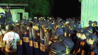 坤輿掩埋場衝突　劉政鴻被辣椒水噴臉