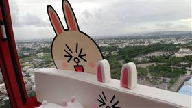 高鐵旅遊（1）高鐵旅遊動起來，麗寶樂園內的福容飯店最近與LINE FRIENDS合作主題房及摩天輪車廂，可愛的設計相當吸睛。中央社記者汪淑芬攝  111年7月21日