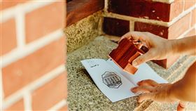 迎文博會、設計展  高市推「集章」邀循線蒐集為了迎接2022年台灣文博會及台灣設計展的到來，高雄市文化局推「集章」活動，設置100枚紀念章於歷史場景、藝文場館等處，8月1日至10月30日讓民眾循線蒐集。（高雄市文化局提供）中央社記者蔡孟妤傳真  111年7月21日