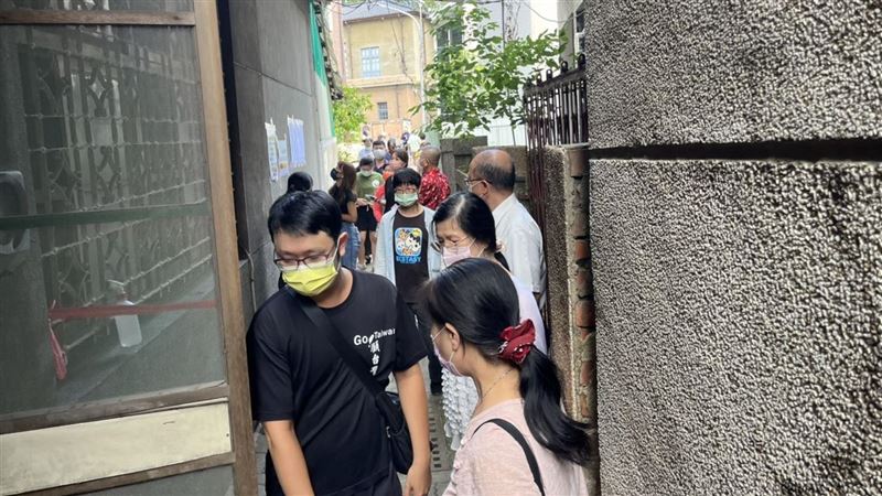 台南超稀有法拍屋可看房！窄巷被擠爆