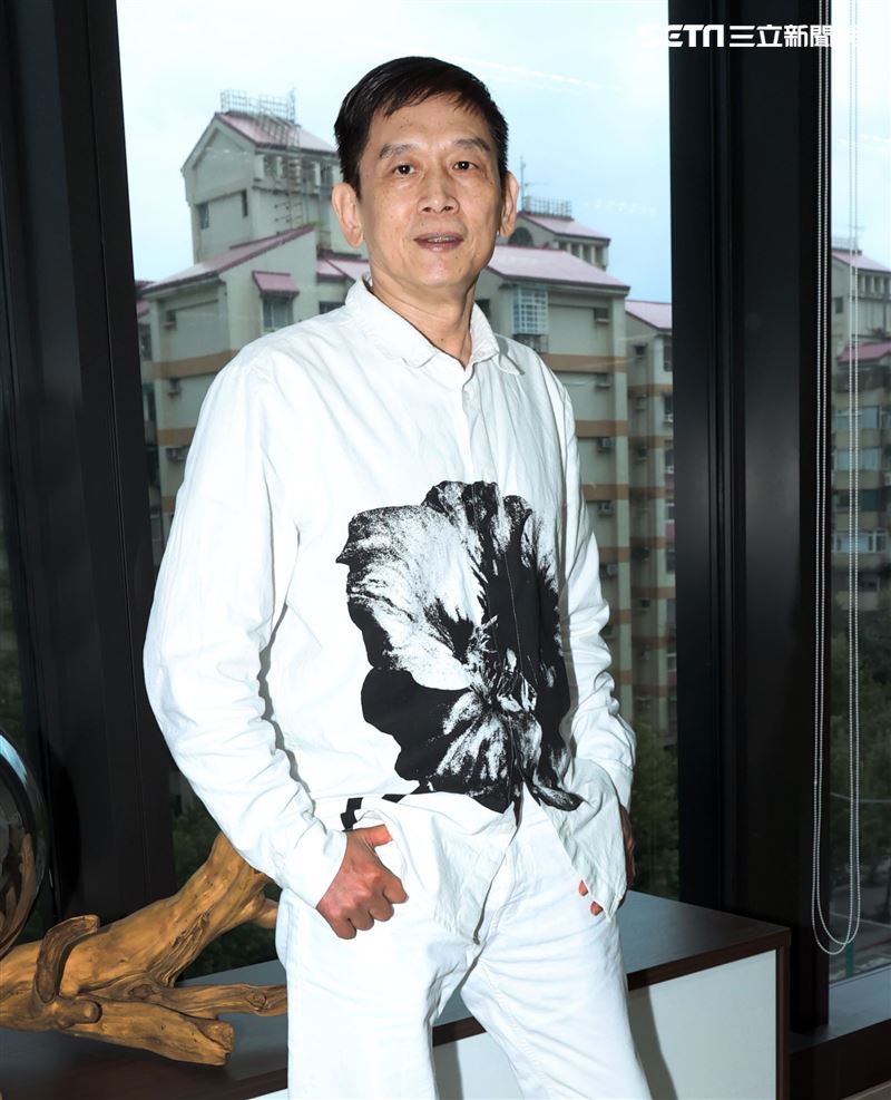 殷正洋三立新聞網專訪。（記者邱榮吉/攝影）