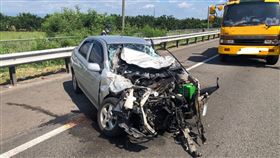 台南,國道1號,自撞,護欄,受困,車頭,零件