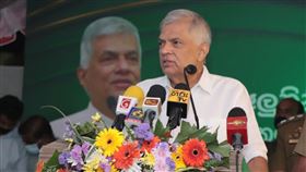 威克瑞米辛赫（前）20日壓倒性獲選斯里蘭卡總統，任期至2024年。（圖／翻攝自twitter.com/RW_UNP）
