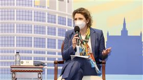 畢爾：歐洲議會支持台灣民主歐洲議會副議長畢爾（Nicola Beer）21日在外交部舉行的訪台記者會中表示，歐洲議會這次很高調發出訊號，其中一位副議長就在台灣訪問，就是很清楚表達歐洲議會支持台灣民主，她的來訪就是要傳遞這個訊號。中央社記者張皓安攝  111年7月21日