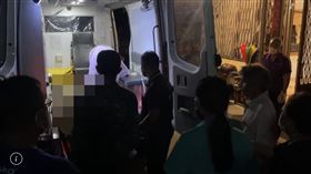 ▲遭戰車砲台撞死的全姓裝甲兵(全若堯)回到南投老家了，晚間9點22分，宣告不治。（圖／翻攝畫面）