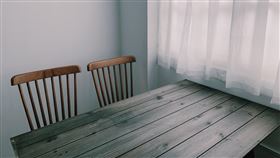 花蓮「痣男」餐廳不堪客人放鳥，宣布取消訂位制。（圖／翻攝自臉書）