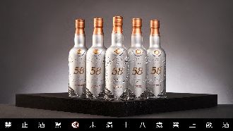 限量58金高白金紀念版深受趙傳喜愛