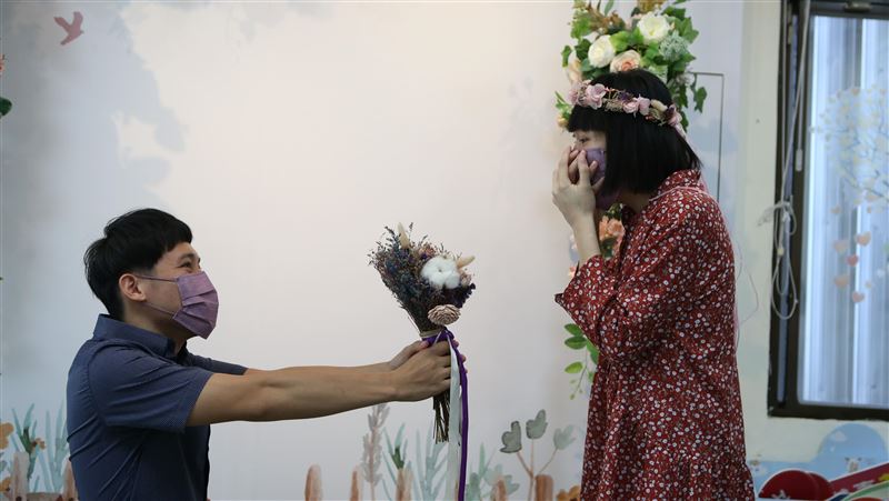 癌末女辦生前告別式　親友笑著流眼淚