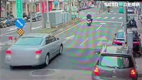 北市魏男妻子因羊水突然破裂，遂請求警方協助開道。（圖／翻攝畫面）