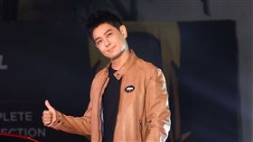 林志穎開跑車出場代言。（記者邱榮吉/攝影）