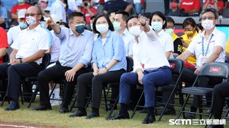 新竹球場重啟　蔡英文、林智堅坐身邊