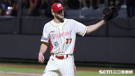 ▲味全龍先發投手鋼龍。（圖／記者劉彥池攝影）