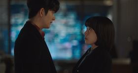 《非常律師禹英禑》姜泰伍「反撩」朴恩斌一句「這様我好失落」讓全球女粉絲的心跳飆到破表。（圖／NETFLIX提供）