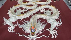 ▲獨一無二的大型米藝彩繪創作。 (圖／寶島神很大葉俊男阿男道長臉書)