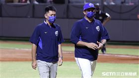 ▲富邦悍將投手教練羅曼。（圖／記者劉彥池攝影）