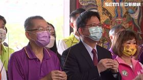 林佳龍頂泰山巖參香贈匾，立委張宏陸、吳秉叡陪同