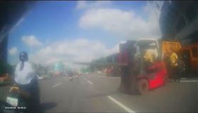 21歲騎士撞恐怖牙叉亡 姊曝現況：招魂、頭七都叫不回來
（圖／翻攝自臉書）