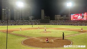 ▲味全龍新竹球場23日比賽。（圖／記者蕭保祥攝影）