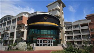 警喊冤：「公務員自己坐上來」流放邊疆！