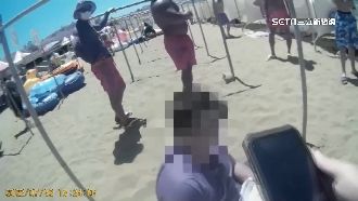 賊趁遊客戲水偷皮包　贓物埋沙被抓包