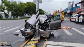 車禍,嘉義,民雄,自撞分隔島