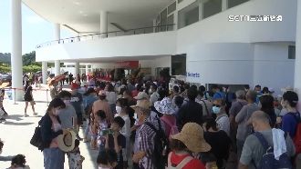 動物園開幕擠爆　一早千人搶免費入園