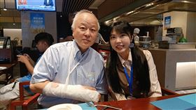 劉樂妍貼出跟郭冠英合照，劉還透露，郭要她幫忙洗澡，並稱這是共同進行革命的洗禮。（圖／翻攝自劉樂妍臉書）