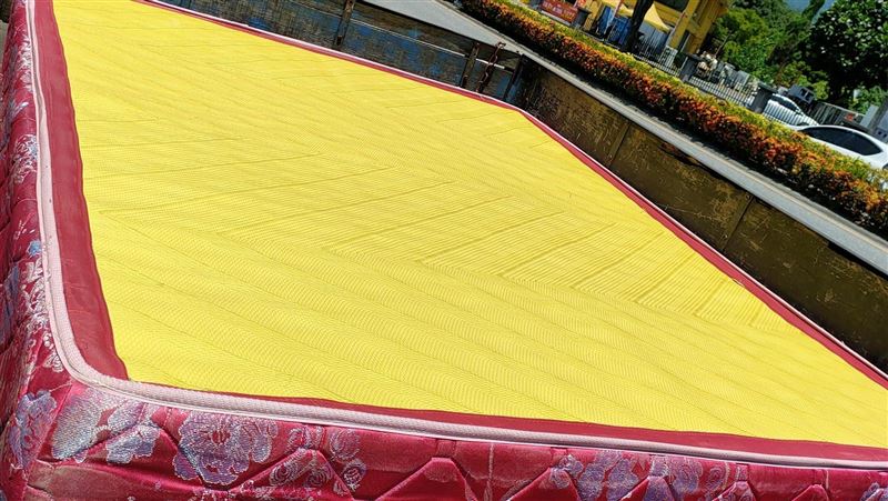 床睡2周竟變形　店員愣：絕版10年