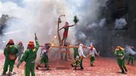 ▲台東玄武堂炮炸寒單爺參加夜巡大繞境。（圖／嘉義城隍廟提供）