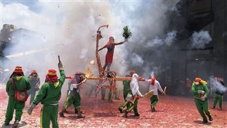 嘉義城隍爺夜巡　炮炸寒單祈安賜福