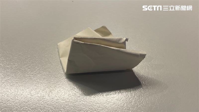 女領80萬塞「求救紙條」！行員1舉動救命