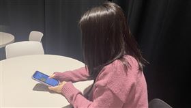 去上廁所！一回來手機被滑開-滑手機-（圖／示意圖）