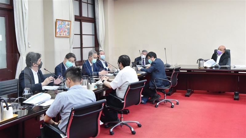 政院擴大防疫會議　討論調整防疫政策