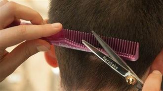 「髮廊共用梳子」染黴菌？醫：恐永久掉髮