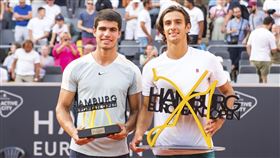 ▲穆薩提在漢堡公開賽男單決賽擊退艾卡拉茲，勇奪生涯首座ATP巡迴賽冠軍。（圖／美聯社／達志影像）