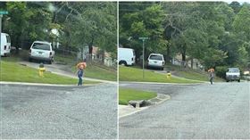 有名5歲男童扮恰吉，在社區街道行走。（圖／翻攝Kendra Walden臉書）