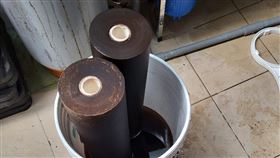 彰化自來水很髒？他拉出「淨水器濾心」網看傻：接到原油？