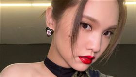 楊丞琳原相機自拍。（圖／翻攝自楊丞琳臉書）