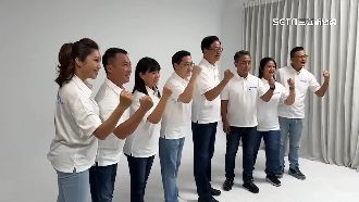 張善政偕小雞拍宣傳照　邱奕勝缺席