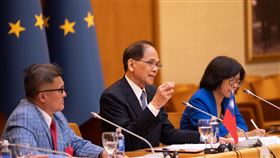 游錫堃率團訪國會大樓　見證立陶宛簽署獨立宣言歷史 圖／游錫堃臉書