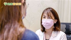醫美院長沈若蘭分享緩解夏日多汗、狐臭困擾的秘訣。
