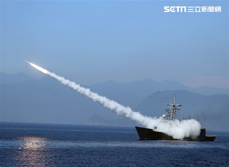 漢光38號演習「聯合截擊作戰」成功級艦發射標準一型防空飛彈。（記者邱榮吉/攝影）