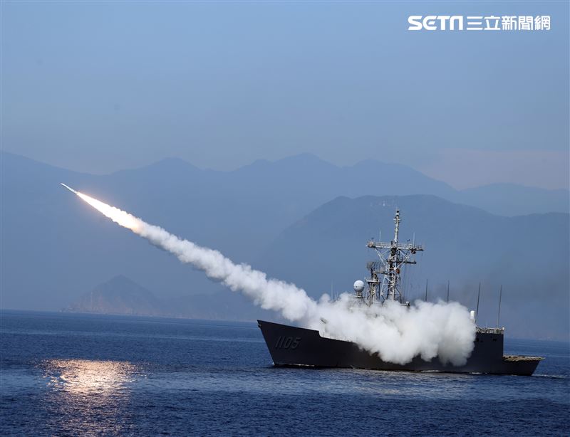 漢光38號演習「聯合截擊作戰」成功級艦發射標準一型防空飛彈。（記者邱榮吉/攝影）