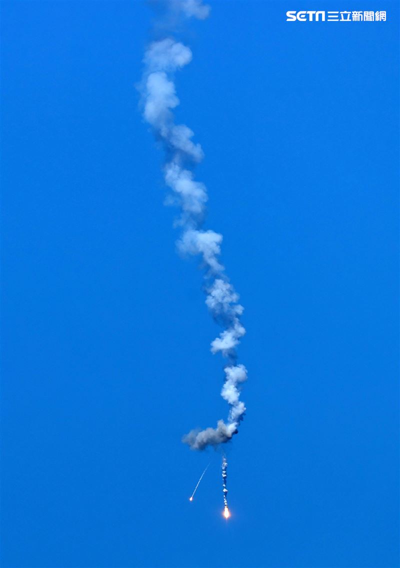漢光38號演習「聯合截擊作戰」IDF戰機發射響尾蛇飛彈命中彈。（記者邱榮吉/攝影）