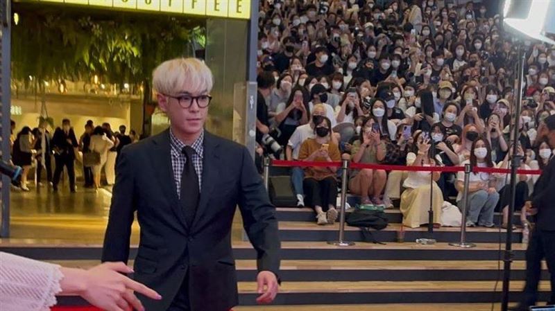 TOP無預警亂入首映　粉絲驚嚇不已