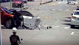 高雄,鼓山,特斯拉,CX5,車禍