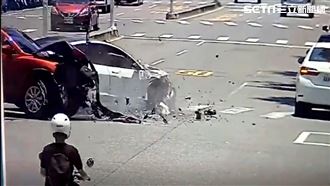 又是特斯拉車禍！猛撞馬自達畫面曝光