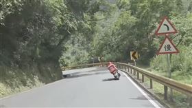 一名熊貓外送員跑山技巧高超。（圖／翻攝自《台灣吉姆尼俱樂部》）