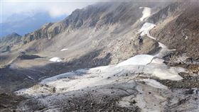 受到氣候變遷影響，阿爾卑斯山冰川的消融速度可能遠超預期，且該地區的氣溫正以每10年增加攝氏0.3度的速度上升，這個增速約是全球均溫升速的2倍。（圖／翻攝自twitter.com/matthias_huss）
