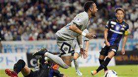 ▲巴黎聖日耳曼球星內馬爾（Neymar）疑似假摔（圖／美聯社／達志影像）